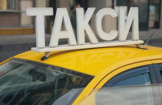 Курский таксист разгадал схему мошенников и привез в полицию бабушкины 300 тысяч