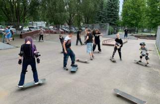 В Курске бесплатно учат кататься на скейтборде в парке «Гелиос»
