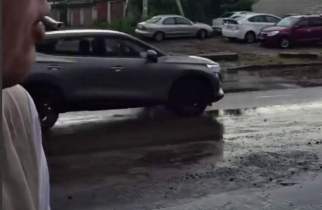В Курске устранили потоп на улице Республиканской