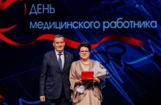 Хинштейн вручил награды курским медикам