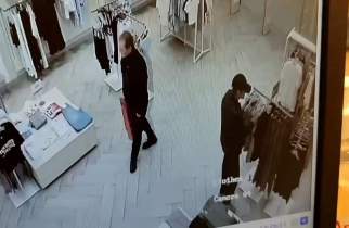 В Курске полиция ищет двоих мужчин за кражу из магазина