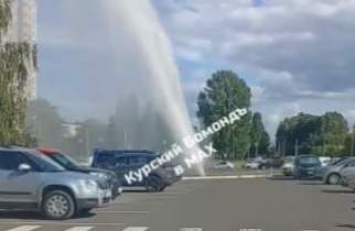 В Курске на Студенческой забил «коммунальный гейзер» выше многоэтажек