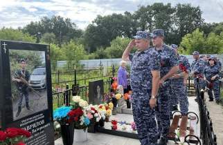 В Курске почтили память росгвардейца, погибшего при теракте на пляже