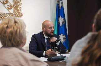 В Курске Маслов поставил жесткие условия подрядчикам «Спутника» и «Юности»