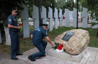 Курские спасатели почтили память погибших в Пристенском районе пиротехников