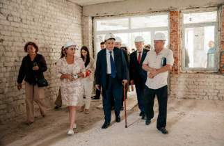 Хинштейн проверил масштабные стройки в Железногорске
