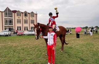Курянки выиграли 2 медали на чемпионате России по конному троеборью