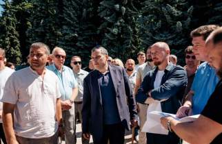 Красный гранит задерживается, но мемориал в Курске готовят к 23 августа