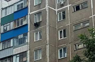 В Курске беспилотники ВСУ ударили по жилым домам, ранен 26-летний мужчина