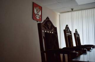 В Курске мужчина избил сожительницу из-за беспорядка