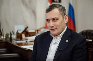 Хинштейн поздравил курян с Днем Государственного флага России
