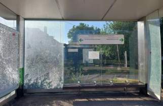 В Курске разбили стёкла на 12 трамвайных остановках