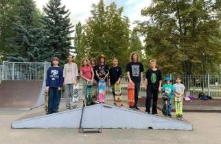 В Курске в скейт-парке «Гелиос» проводят бесплатные уроки скейтбординга