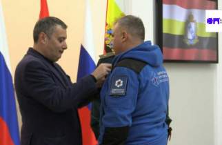 Волонтеры Национального центра получили награды МЧС России