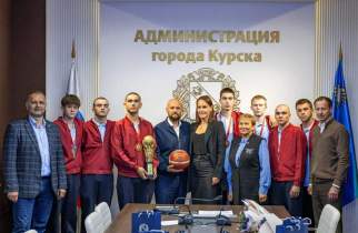 Мэр Курска встретился с победителями суперкубка «КЭС-БАСКЕТ»
