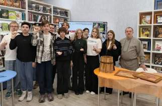 Куряне сделали деревянные волчки на занятии по бондарному ремеслу