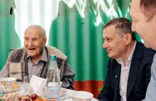 Курский фронтовик Алексей Сорокин в день 100-летия поднял "микстуру" за Победу