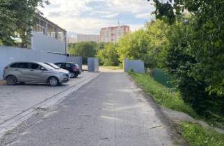 В Курске люди жаловались на ворота бизнесмена, перекрывающие доступ к свалке