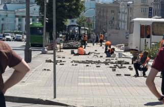 В Курске на улице Ленина заменят 800 кв. м разбитой плитки