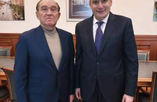Хинштейн поздравил заммэра Москвы Петра Бирюкова с 75-летием