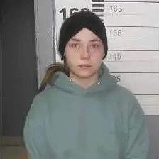 Полиция Курска ищет 20-летнюю девушку по подозрению в тяжком преступлении