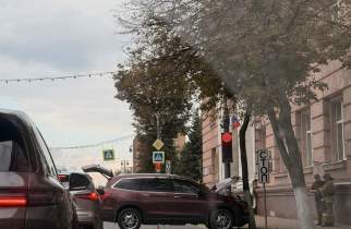 В Курске ДТП осложнило движение по улице Ленина