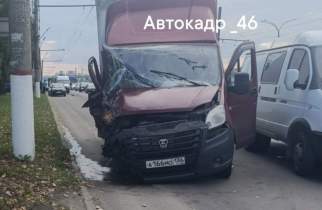 В Курске в очереди на заправку случилось массовое ДТП из 10 машин
