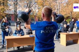 В регионе определили сильнейших спасателей по гиревому двоеборью