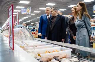 Хинштейн прошелся по магазинам и рассказал о любимых курских товарах