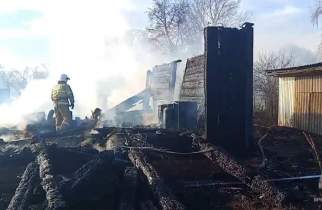 Курянка сожгла чужой сарай во время уборки участка